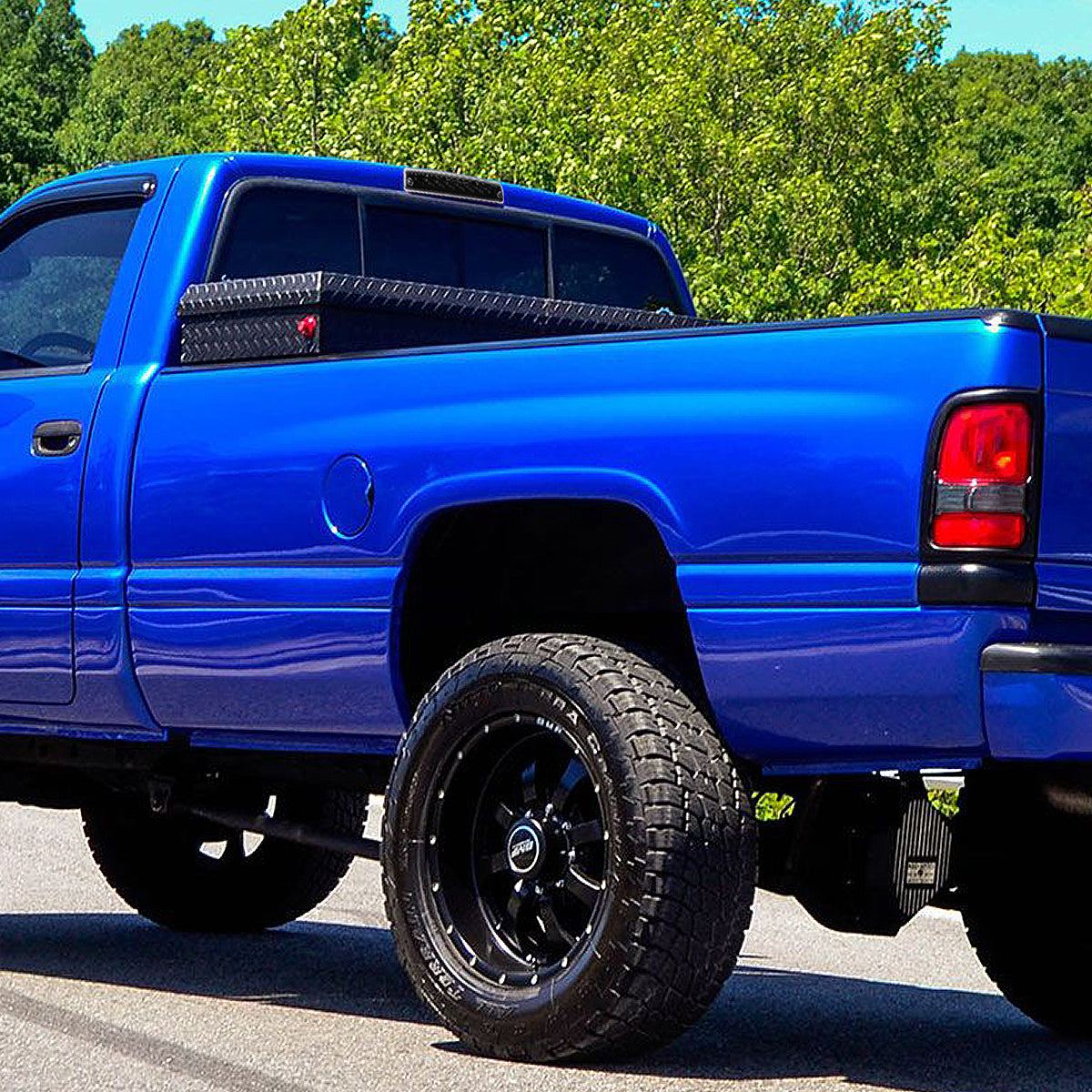 LUZ DE FRENO 94-01 DODGE RAM 1500 / 94-02 DODGE RAM 2500, 3500 - FITS MODELS WITH CARGO LIGHTS ONLY - LED - BLACK