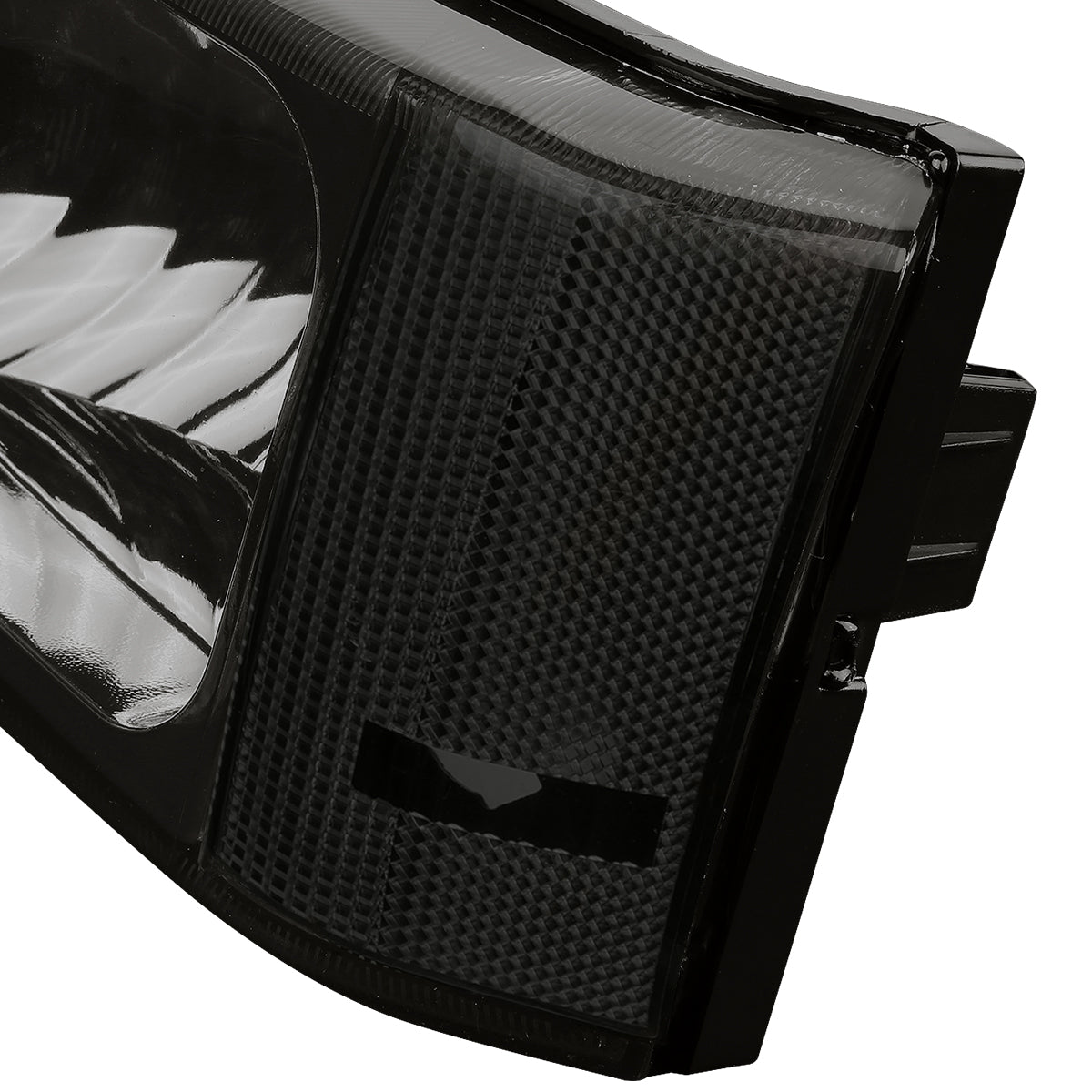 CUARTOS LUZ 03-06 CHEVY AVALANCHE 1500, 2500, SILVERADO 1500, 2500, 3500, 1500 HD, 2500 HD / 2007 SILVERADO 1500, 1500 HD, 2500 HD, 3500 CLASSIC - FITS MODELS WITHOUT FACTORY CLADDING ONLY - 2PC - SMOKE / CLEAR CORNER