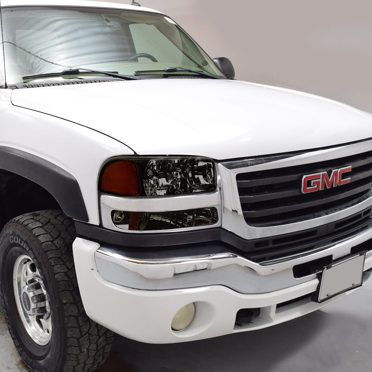 CUARTOS LUZ 99-06 GMC SIERRA 1500, 2500, 3500 AND HD MODELS / 2007 SIERRA 1500, 2500, 3500 AND HD MODELS CLASSIC ONLY / 00-06 YUKON 1500, 2500 - DOES NOT FIT C3 OR DENALI MODELS - 2PC - SMOKE / AMBER CORNER