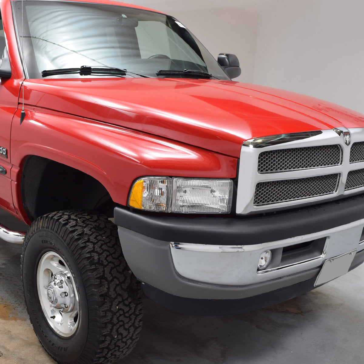 FAROS 94-02 DODGE RAM 2500 , 3500 / 94-01 RAM 1500 2/4-DOOR - DOES NOT FIT SPORT MODEL AND RAM VAN MODELS - RIGHT - OEM STYLE - CHROME HOUSING / AMBER CORNER - 9004 LOW BEAM / HIGH BEAM