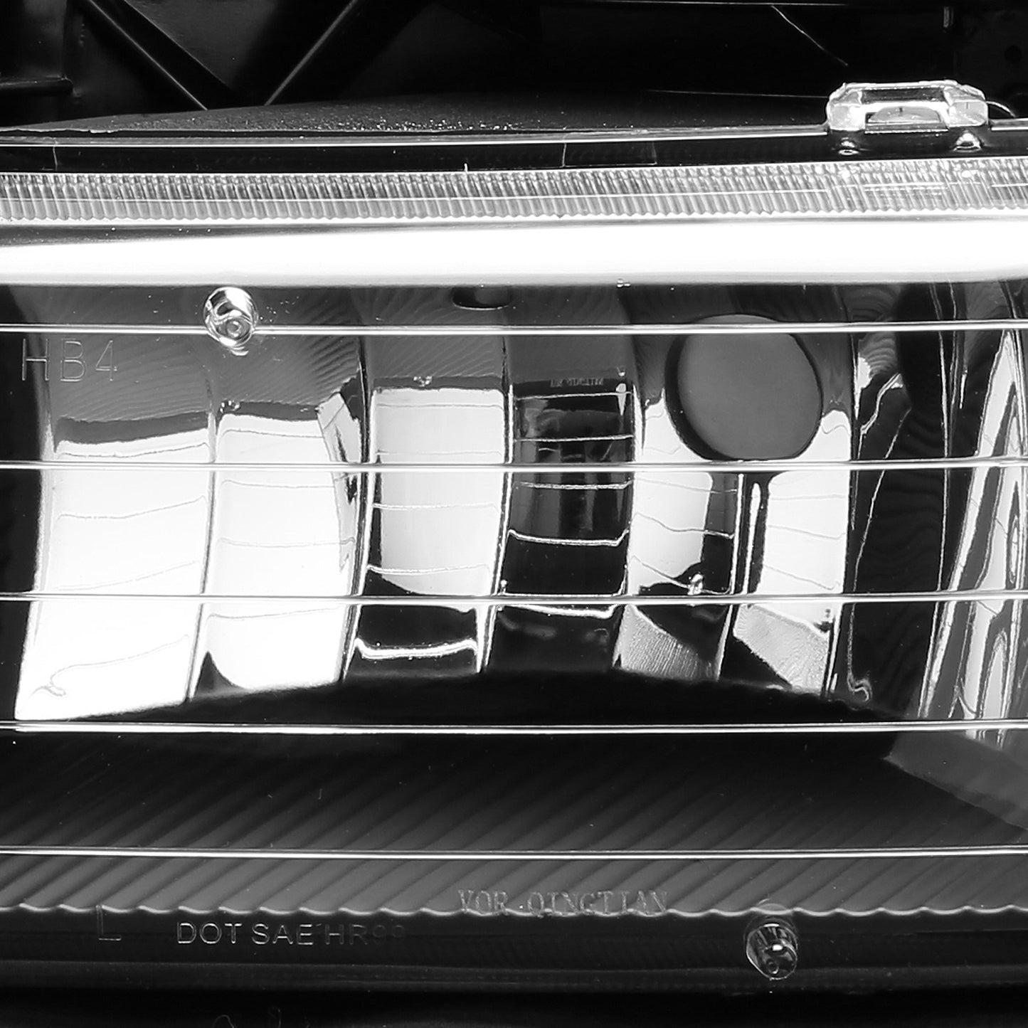 FAROS 99-02 CHEVY SILVERADO 1500 , 2500 / 00-06 CHEVY SUBURBAN 1500 , 2500 , TAHOE / 01-02 CHEVY SILVERADO 1500 HD , 2500 HD , 3500 HD 2/4-DOOR - 4PC - BLACK HOUSING / CLEAR CORNER - 9006 LOW BEAM / HIGH BEAMDLIGHTS - 99-02 CHEVY SILVERADO 1500 ,