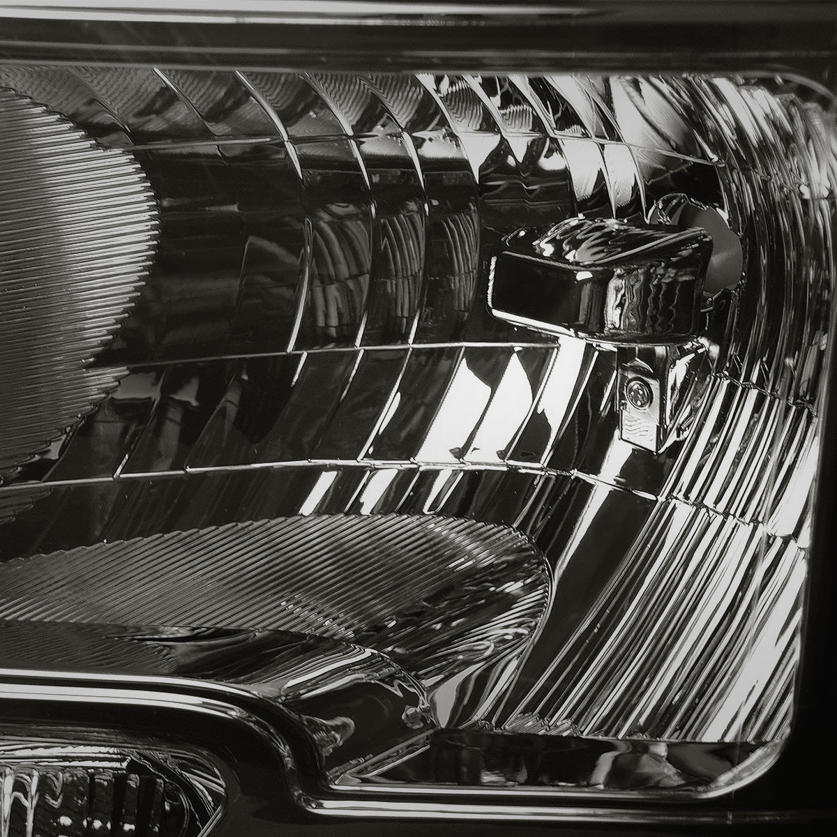 FAROS 09-14 FORD F-150 2/4-DR - FITS HALOGEN MODELS ONLY - DOES NOT FIT XENON OR HID MODEL - H13 LOW BEAM / HIGH BEAM / 3157A TURN SIGNAL - SMOKE HOUSING / AMBER CORNER