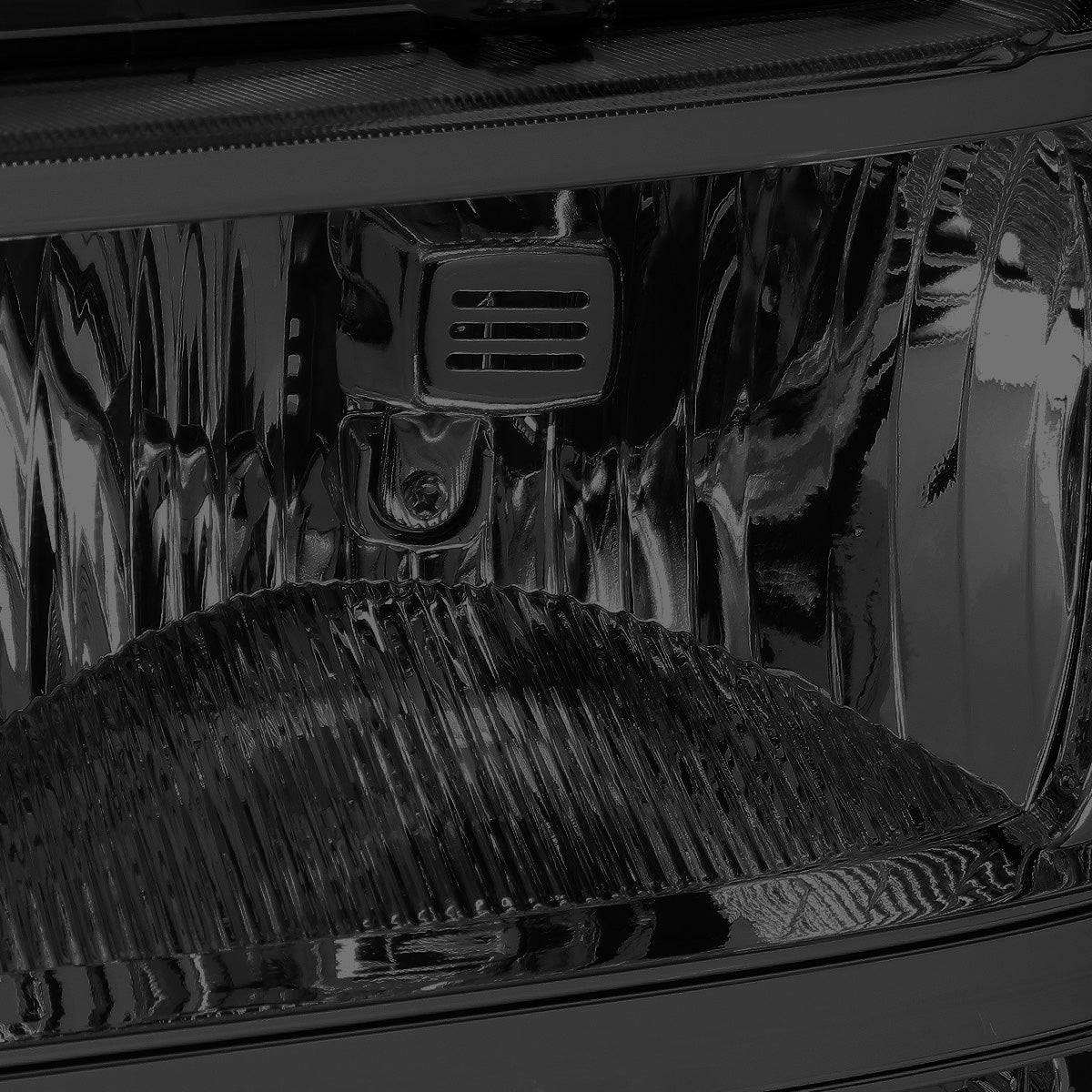 FAROS 07-13 GMC SIERRA 1500 / 07-14 GMC SIERRA 2500, 3500 - DOES NOT FIT 2007 CLASSIC OLD BODY STYLES - SMOKE HOUSING / CLEAR CORNER