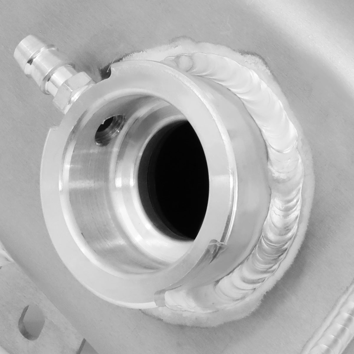 DEPOSITO DE ALUMINIO ALUMINUM - 05-10 CHRYSLER 300 / 06-10 DODGE CHARGER / 05-08 DODGE MAGNUM / 09-10 DODGE CHALLENGER