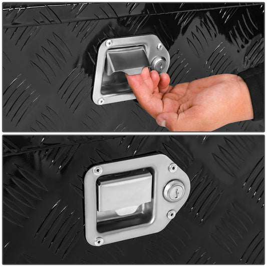 CAJA DE HERRAMIENTAS UNIVERSAL - TRUCK / TRAILER - W/ LOCK & KEY - ALUMINUM - 18" H X 16" W FRONT X 32.5" W REAR X - 5 BAR DIAMOND TREAD PLATE PATTERN - BLACK