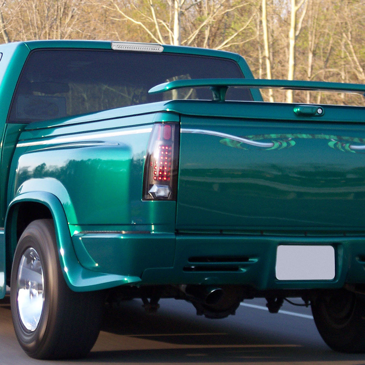 LUZ DE FRENO 88-98 CHEVY C1500, K1500, K2500 / 88-99 C2500 / 88-00 C3500, K3500 / 94-99 C1500, 2500, K1500, K2500 SUBURBAN - LED - CHROME