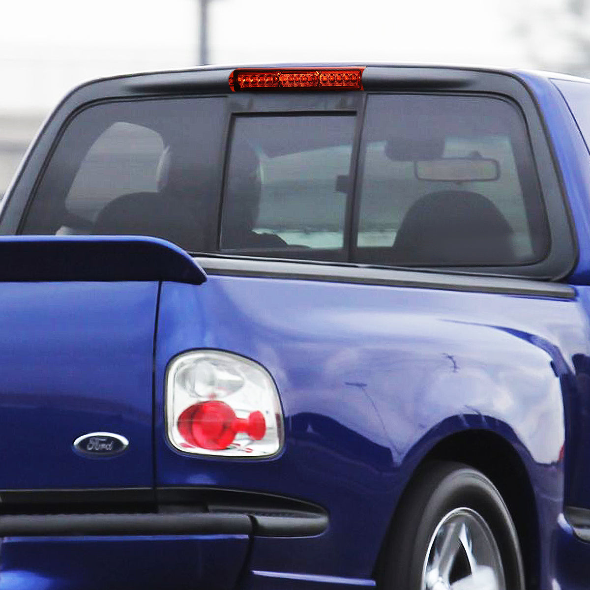 LUZ DE FRENO 97-03 FORD F-150 / 2004 F-150 HERITAGE / 97-99 F-250 - LED - RED