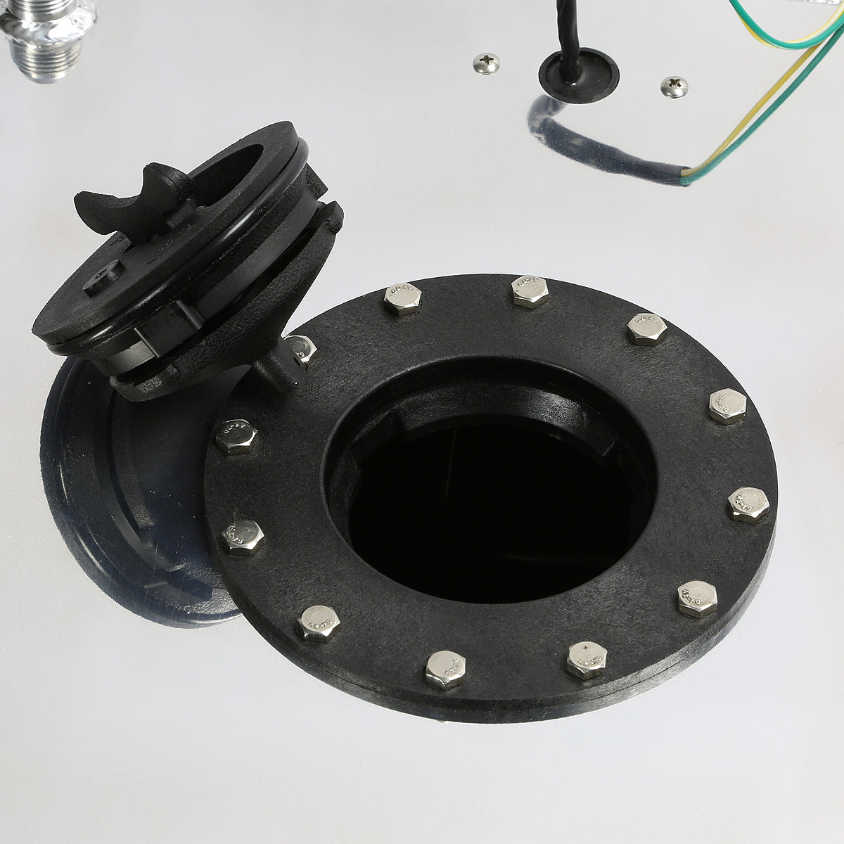 TANQUE DE GASOLINA FUEL CELL - GAS TANK WITH LEVEL SENDER - 15 GALLON - ALUMINUM - BLACK CAP - POLISHED