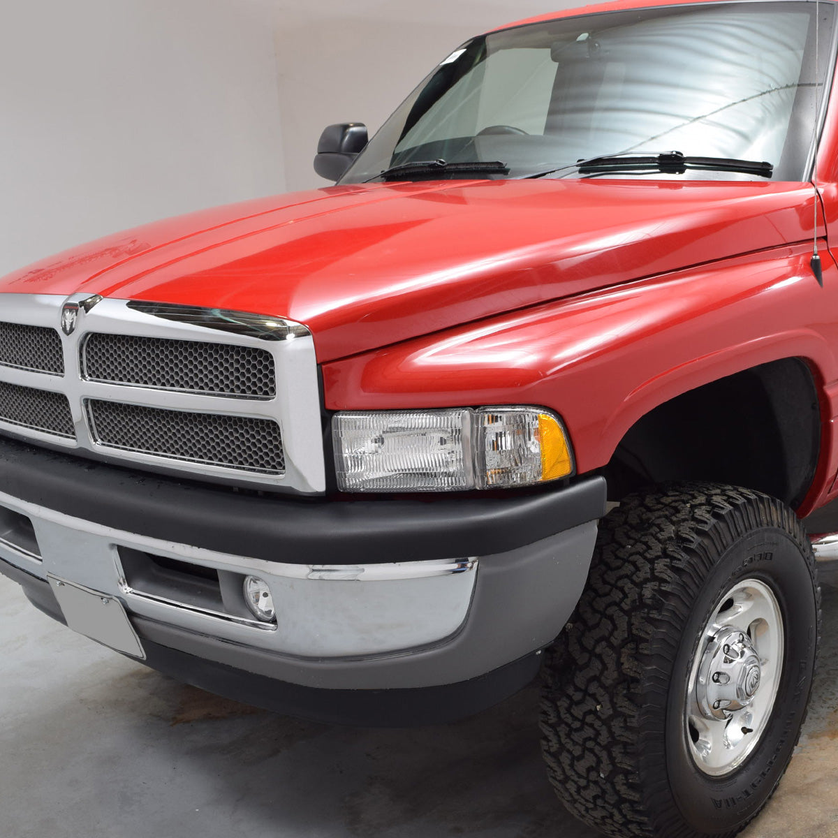 FAROS 94-02 DODGE RAM 2500 , 3500 / 94-01 RAM 1500 2/4-DOOR - DOES NOT FIT SPORT MODEL AND RAM VAN MODELS - LEFT - OEM STYLE - CHROME HOUSING / AMBER CORNER - 9004 LOW BEAM / HIGH BEAM