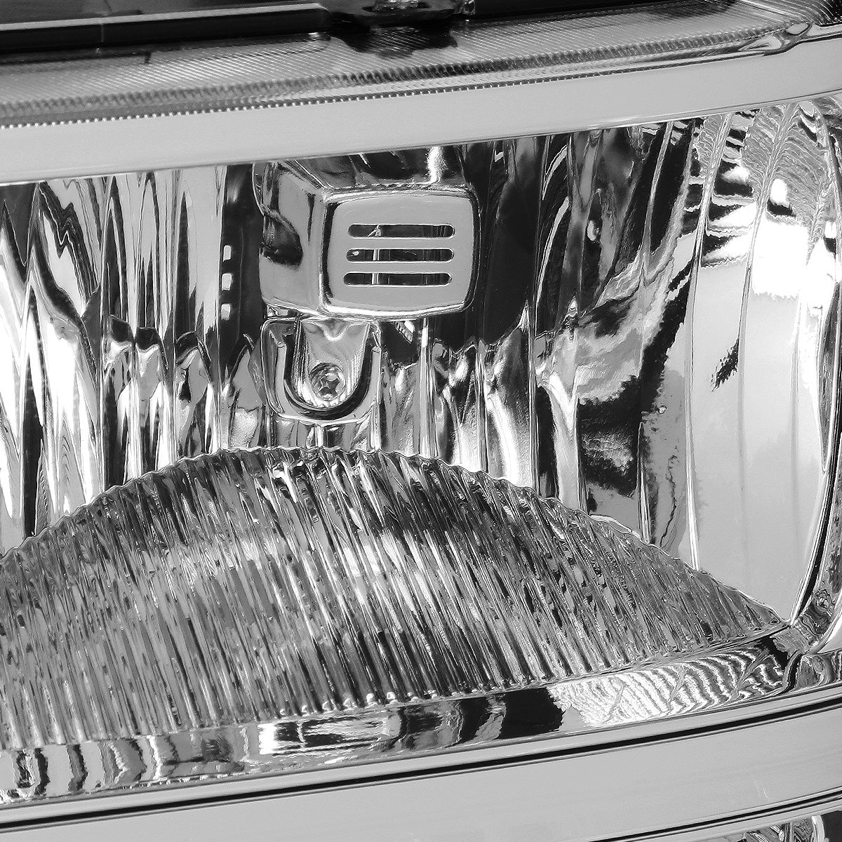 FAROS 07-13 GMC SIERRA 1500 / 07-14 GMC SIERRA 2500 / 07-14 GMC SIERRA 3500 - DOES NOT FIT 2007 CLASSIC (OLD BODY) STYLES - OE STYLE - CHROME HOUSING / CLEAR CORNER - H11 LOW BEAM / 9005 HIGH BEAM, 4151NA SIGNAL, 194 MARKER