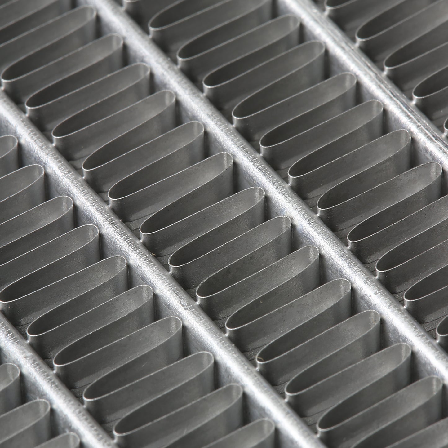 CONDENSADOR FORD ESCAPE 2017-2019 / FORD FOCUS 2016-2018 / FORD TRANSIT CONNECT 2019-2024 / LINCOLN MKC 2015-2019 - ALUMINIUM