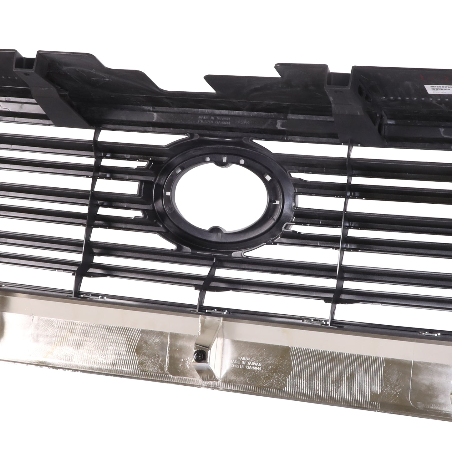 PARRILLA GRILLE - TY TUNDR 14-21/ GRILLE ASS'Y 14-17/ PAINTED SILVER GRAY/ W/CHROME MOULDING/ (LIMITED)