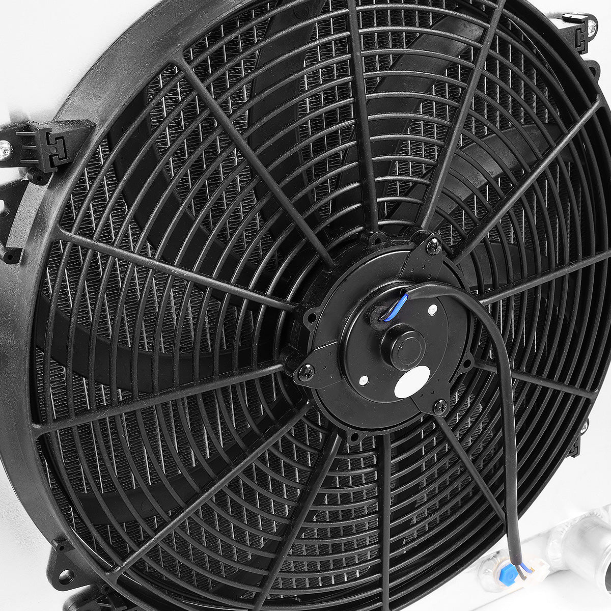 RADIADOR DE ALUMINIO RADIATOR + FAN SHROUD - 3 ROWS - 70-72 DODGE CHARGER V8 / 70-71 DODGE CHALLENGER V8 / 70-73 DODGE CORONET V8, PLYMOUTH BARRACUDA V8 / 71-73 PLYMOUTH SATELLITE V8 / 72-73 PLYMOUTH ROAD RUNNER V8 / 1970 PLYMOUTH BELVEDERE V8 - FITS BOTH