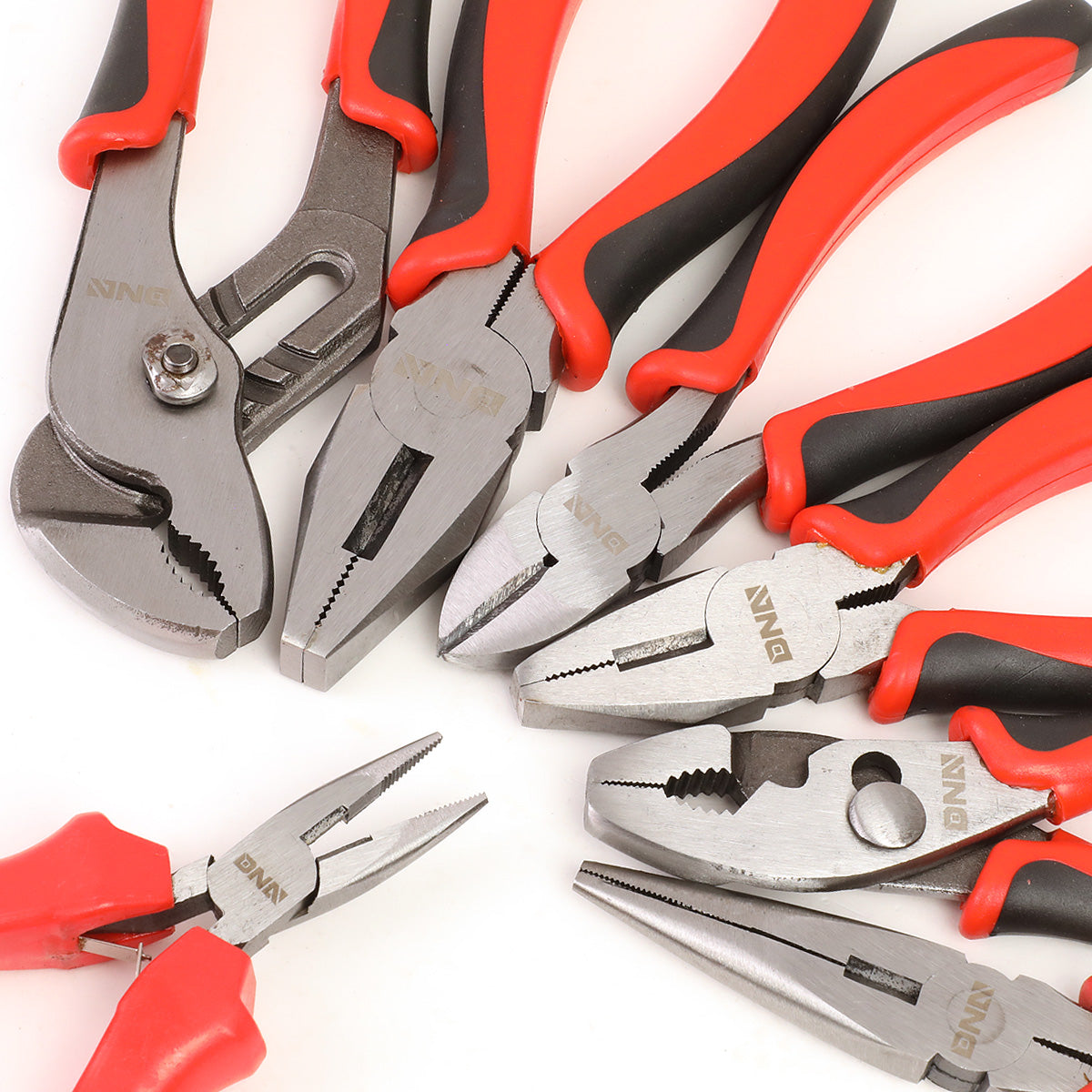 HERRAMIENTAS DNA LOGO - 7PC - 5" NEEDLE NOSE PLIER, 6-1/2" LINESMAN PLIER, 6" SLIP JOINT PLIER, 6-1/2" NEEDLE NOSE PLIER, 6-1/2" DIAGONAL CUTTER, 8" GROOVE JOINT PLIER, 8" LINESMAN PLIER - 1/2" JAW OPENING - BLACK / RED RUBBER GRIP